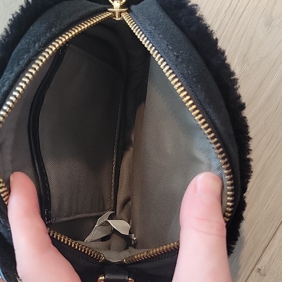 Ugg Australia Women's Quinn Box Zip Crossbody Handbag - Picture 6 of 8